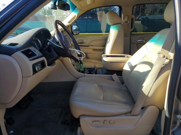 2012 CADILLAC ESCALADE Luxury
