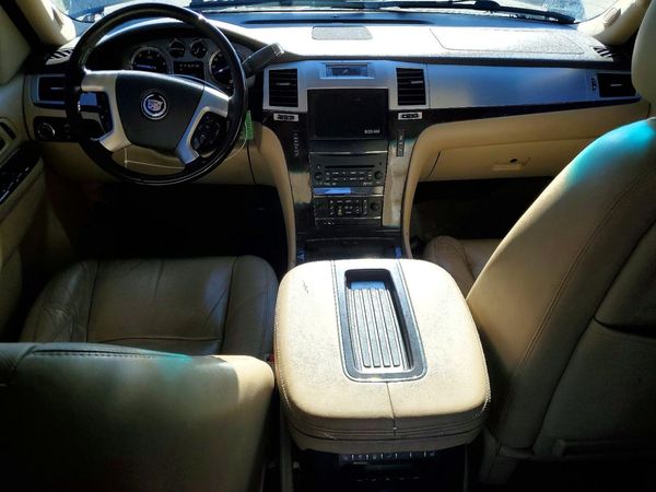 2012 CADILLAC ESCALADE Luxury