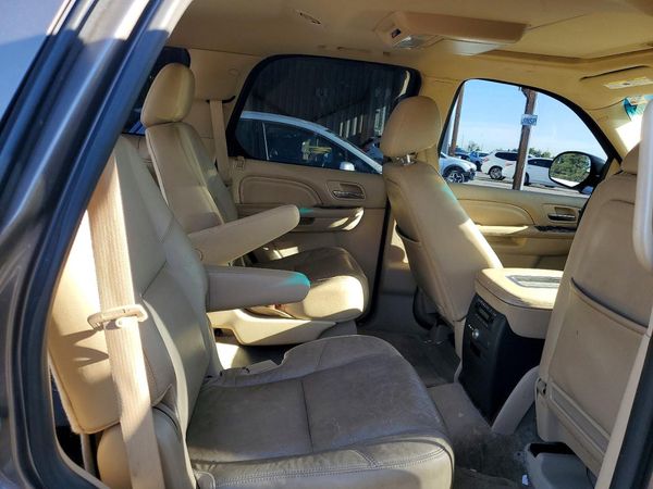 2012 CADILLAC ESCALADE Luxury