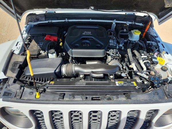 2022 JEEP WRANGLER UNLIMITED Unlimited Rubicon 4XE — Engine bay