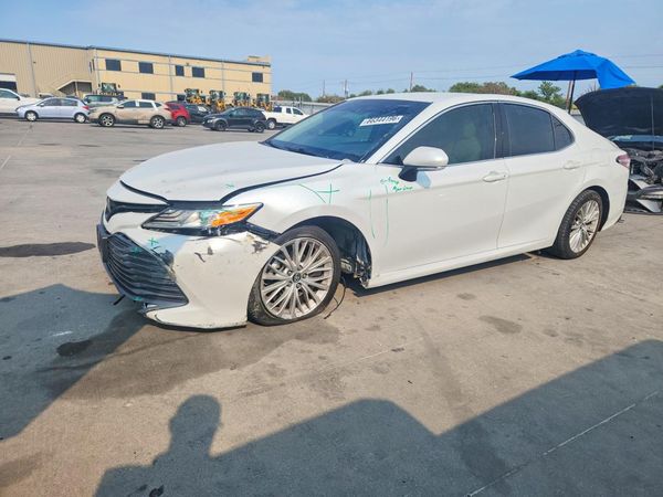 2018 TOYOTA CAMRY