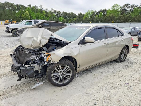 2017 TOYOTA CAMRY LE/SE/XLE/XSE — Front 3/4