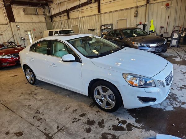 2013 VOLVO S60