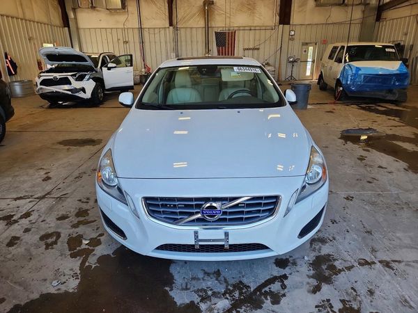 2013 VOLVO S60