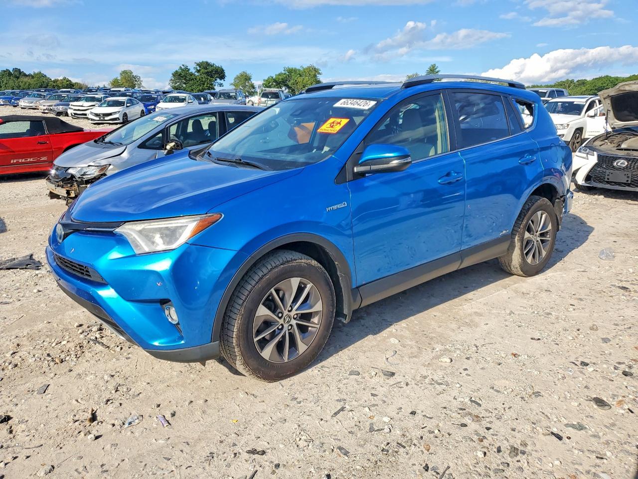2017 TOYOTA RAV4 LE/XLE Hybrid — Front 3/4