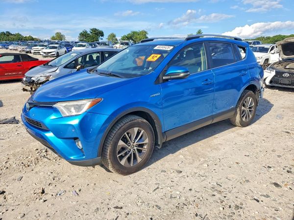 2017 TOYOTA RAV4 LE/XLE Hybrid — Front 3/4