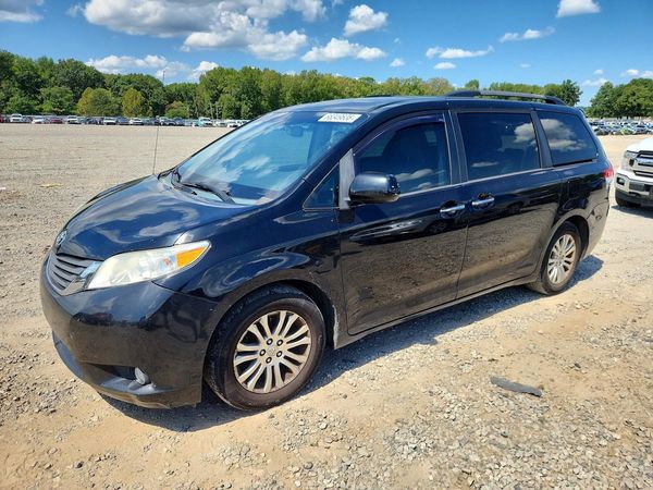 2013 TOYOTA SIENNA