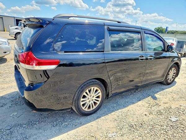 2013 TOYOTA SIENNA