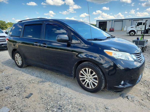 2013 TOYOTA SIENNA