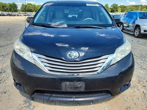 2013 TOYOTA SIENNA