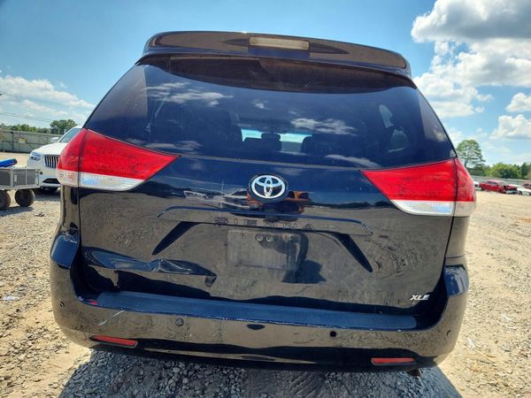2013 TOYOTA SIENNA