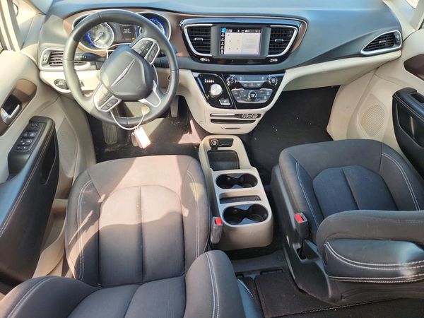 2022 CHRYSLER VOYAGER LX
