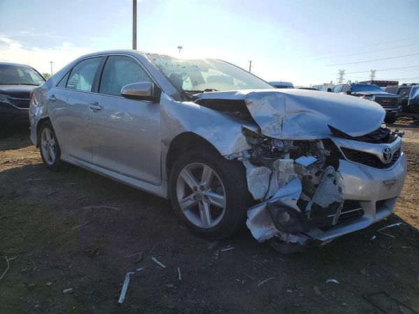 2014 TOYOTA CAMRY