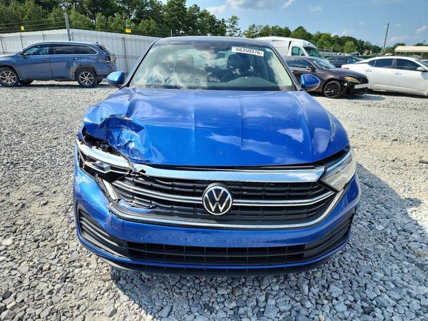 2023 VOLKSWAGEN JETTA SE w/ Sunroof