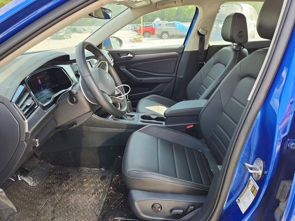 2023 VOLKSWAGEN JETTA SE w/ Sunroof