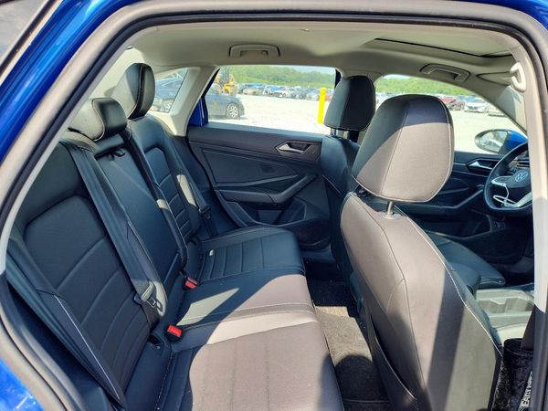 2023 VOLKSWAGEN JETTA SE w/ Sunroof