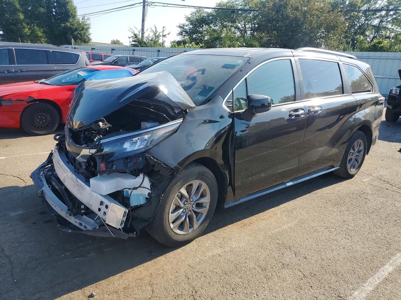 2026 TOYOTA SIENNA XLE — Front 3/4