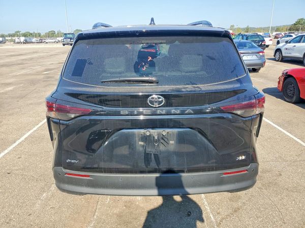 2026 TOYOTA SIENNA XLE — DIRR