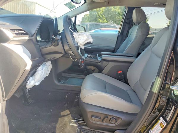 2026 TOYOTA SIENNA XLE — DENT