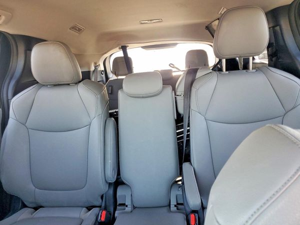 2026 TOYOTA SIENNA XLE — SUVN