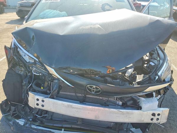 2026 TOYOTA SIENNA XLE — Engine bay