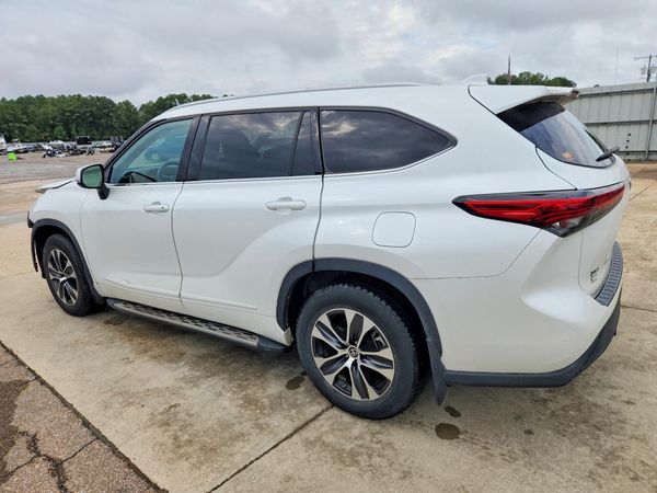 2022 TOYOTA HIGHLANDER XLE