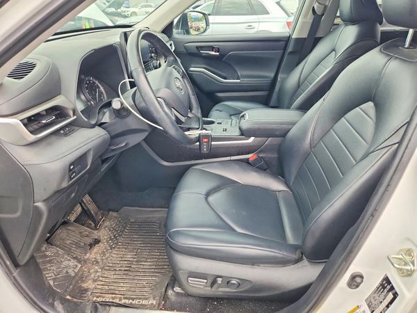 2022 TOYOTA HIGHLANDER XLE