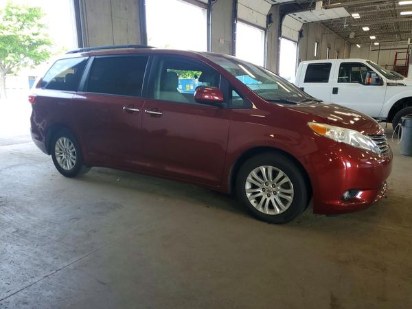 2015 TOYOTA SIENNA