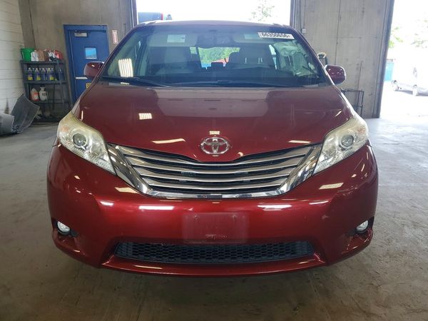 2015 TOYOTA SIENNA