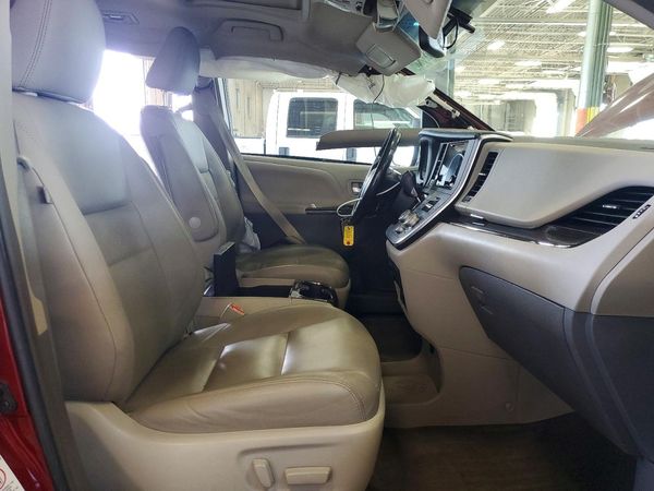 2015 TOYOTA SIENNA