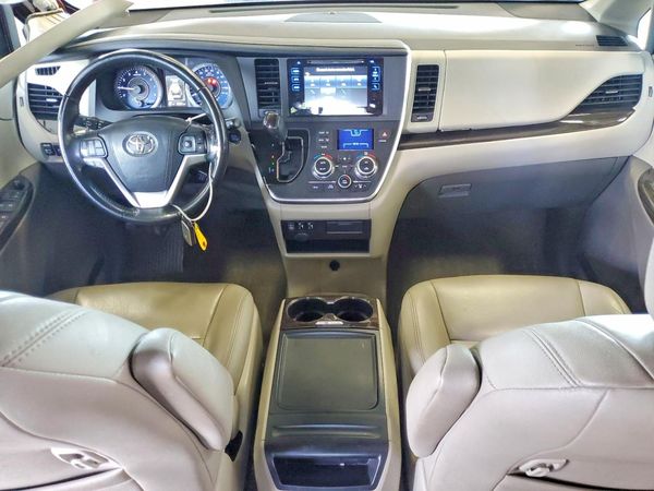 2015 TOYOTA SIENNA