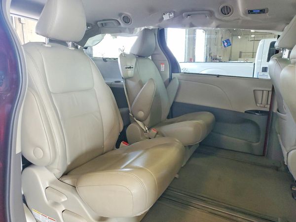 2015 TOYOTA SIENNA