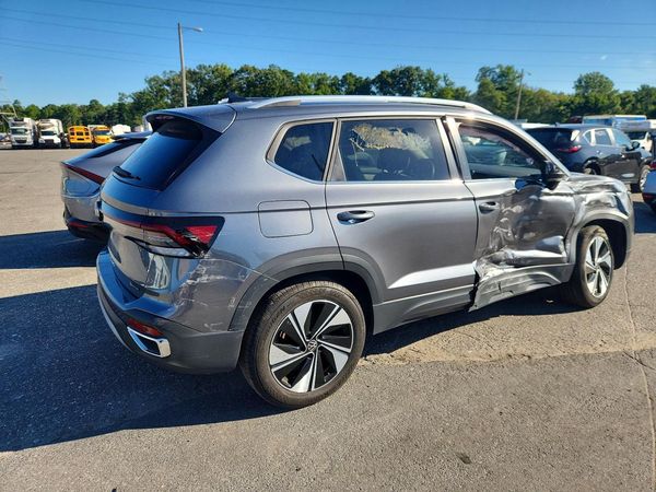 2025 VOLKSWAGEN TAOS 4Motion SE