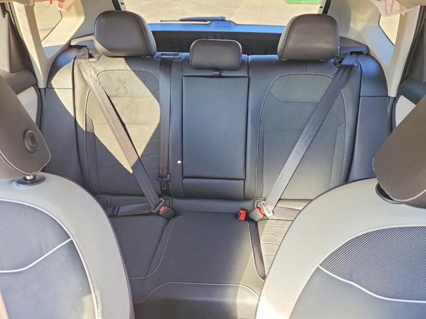 2025 VOLKSWAGEN TAOS 4Motion SE