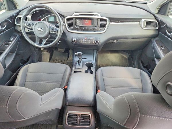 2017 KIA SORENTO L, LX
