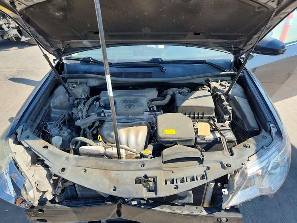 2012 TOYOTA CAMRY — Engine bay