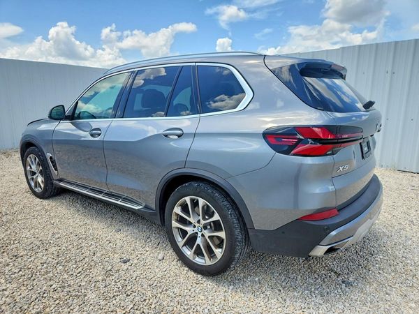 2025 BMW X5 xDrive40i