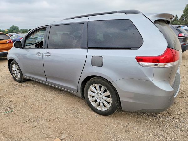 2014 TOYOTA SIENNA