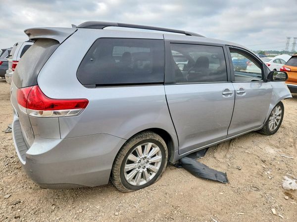 2014 TOYOTA SIENNA