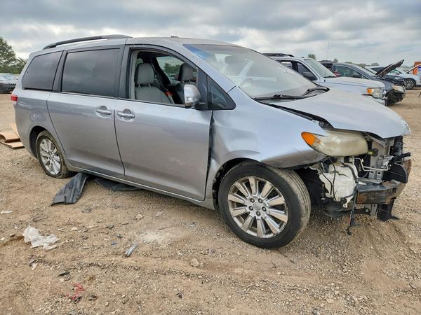 2014 TOYOTA SIENNA