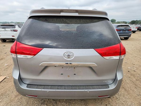 2014 TOYOTA SIENNA