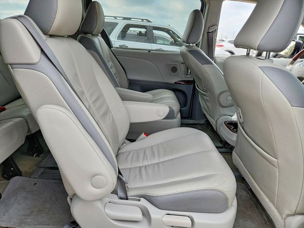 2014 TOYOTA SIENNA