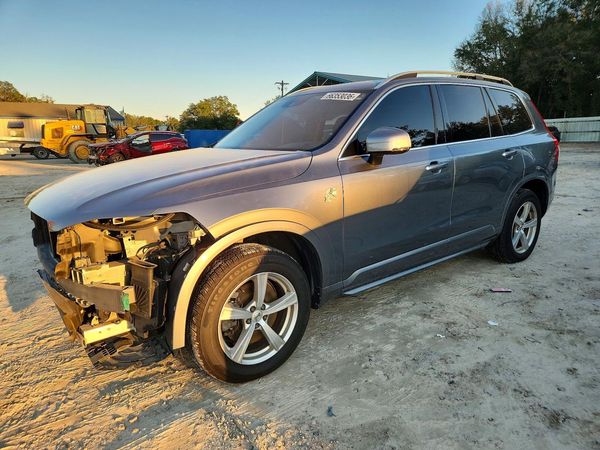 2017 VOLVO XC90 — DSFA — Front 3/4