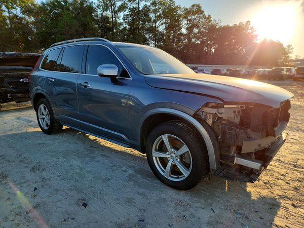 2017 VOLVO XC90 Momentum — Passenger 3/4