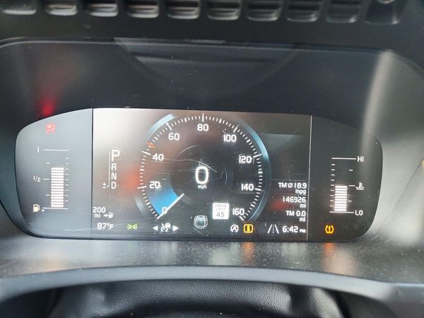 2017 VOLVO XC90 Momentum — ODOM