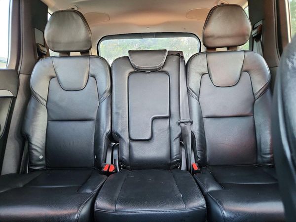2017 VOLVO XC90 Momentum — SUVN