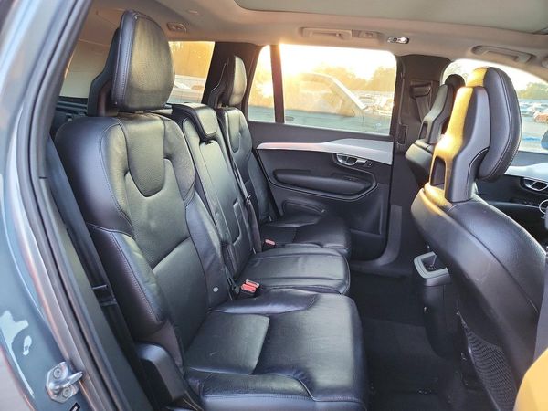 2017 VOLVO XC90 Momentum — PSRS