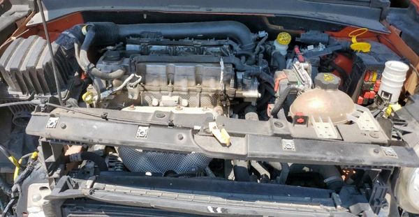 2015 JEEP RENEGADE — Engine bay