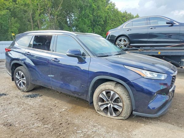 2020 TOYOTA HIGHLANDER XLE — Passenger 3/4
