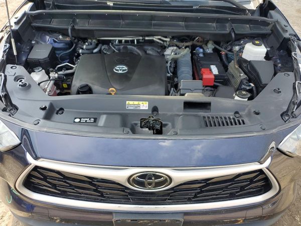 2020 TOYOTA HIGHLANDER XLE — Engine bay